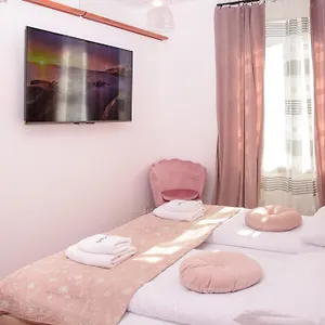 Maya's Flats & 47 - Heweliusza Gdańsk